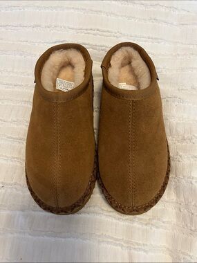 NWOT KIDS SIZE 13 Bearpaw slippers